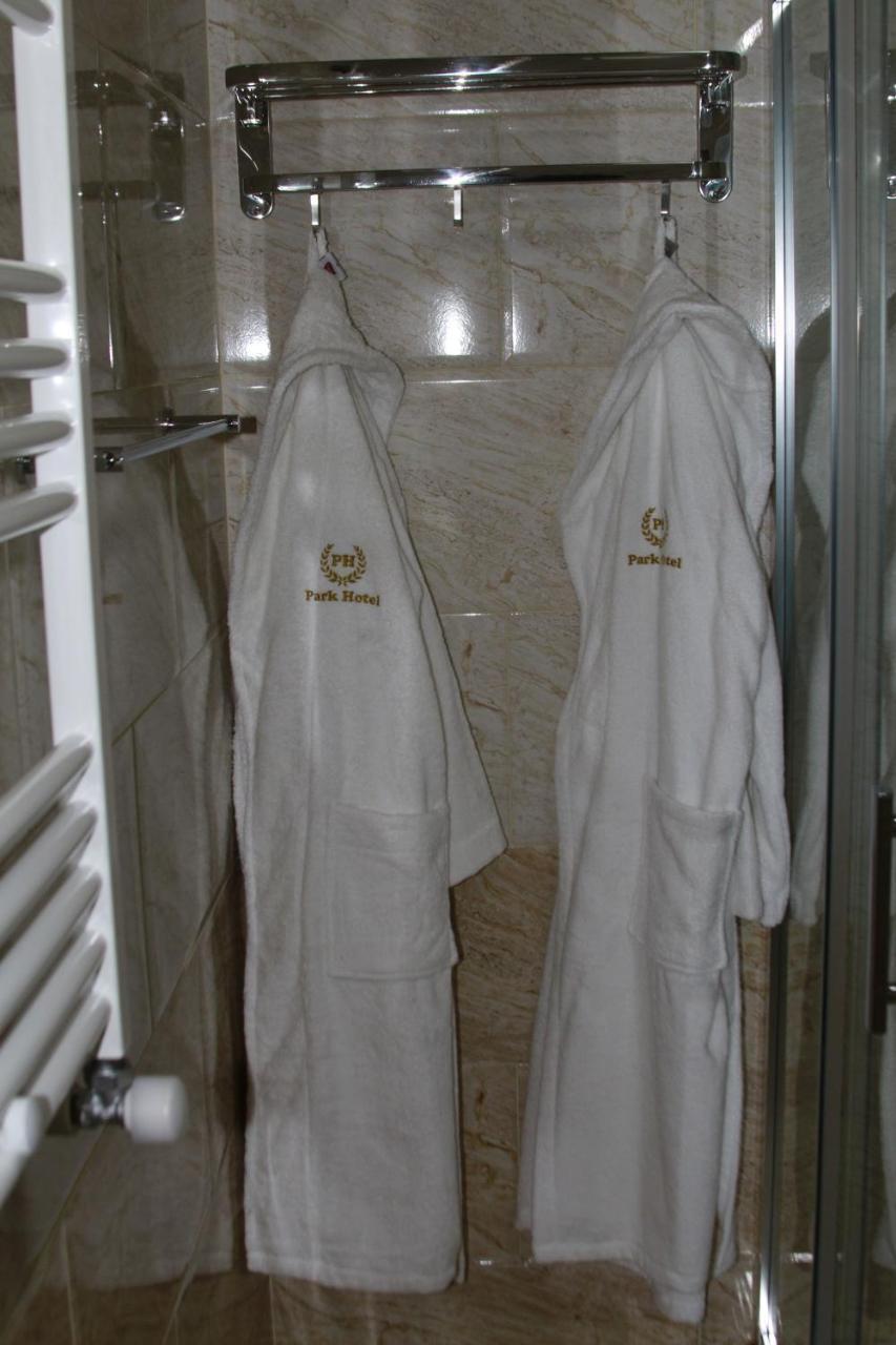 Park Hotel คูทายสิ ภายนอก รูปภาพ